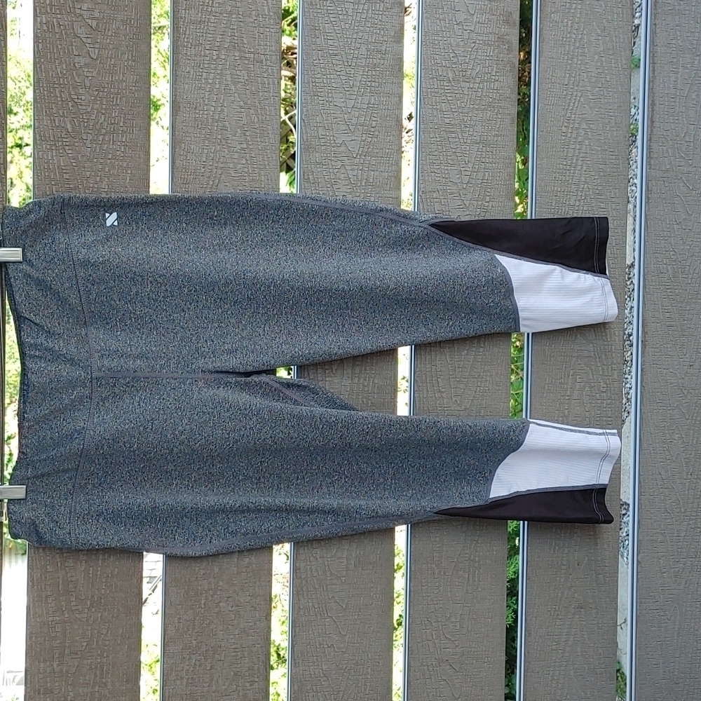 Surin sport stretch leggings‎ gray white and black size Large
